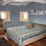 Chateau De Castelneau Bed and Breakfast