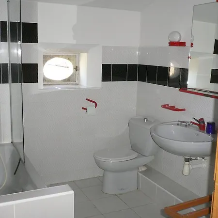 Chateau De Castelneau