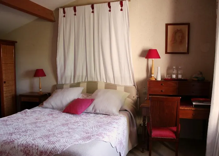 卡斯特尔诺城堡旅馆 *