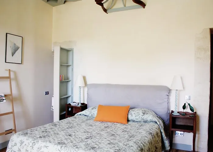 卡斯特尔诺城堡旅馆 *