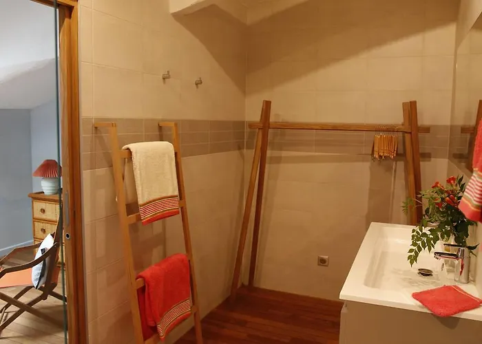 卡斯特尔诺城堡旅馆 *